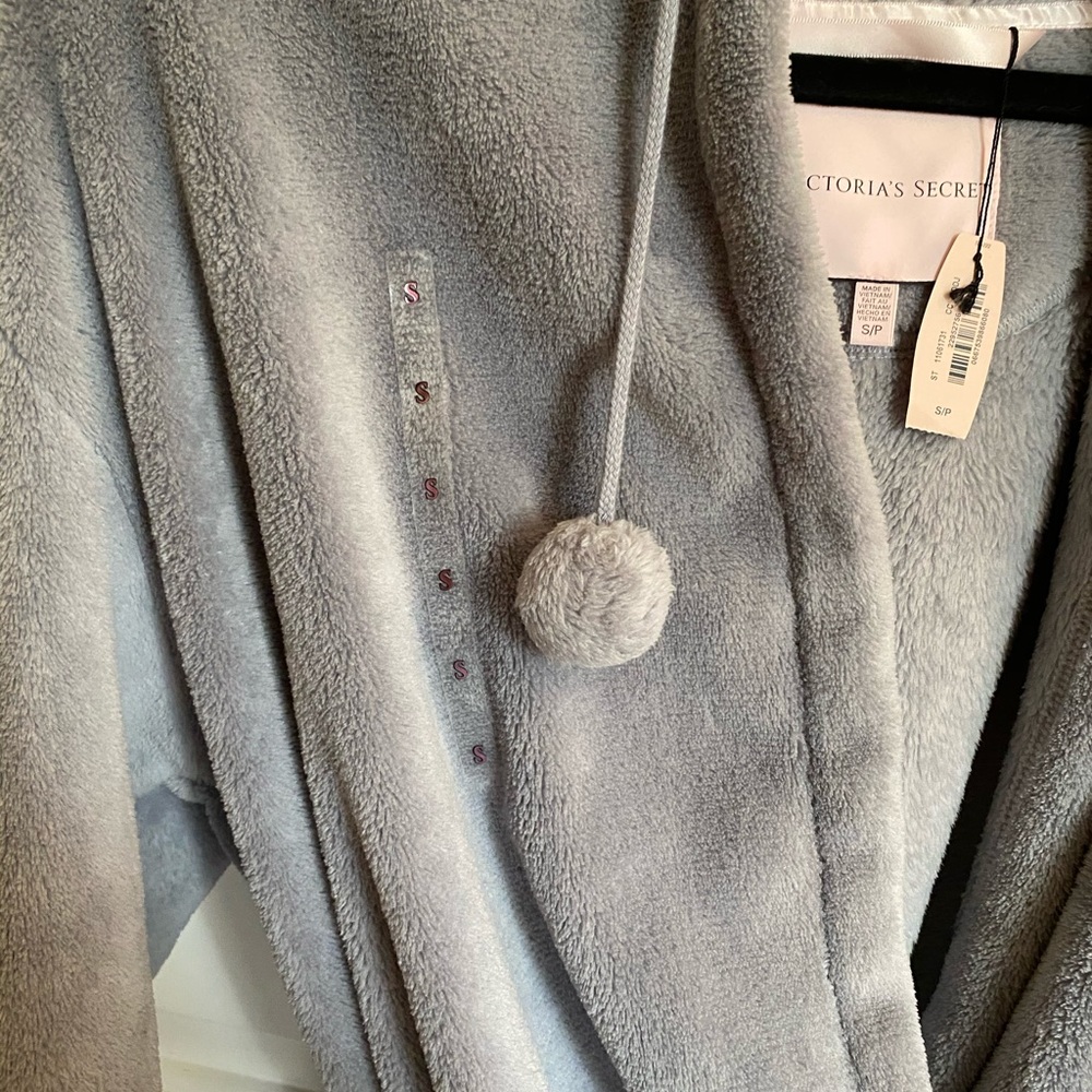 NWT Victoria Secret Robe - Picture 5 of 6